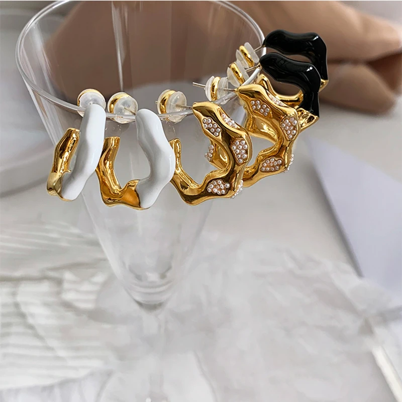 

3 Designs White Black Enamel Wave Irregular Hoop Earrings C Shape Pearl Earrings for Women Statement Luxury Vintage Jewelry 2021, Gold