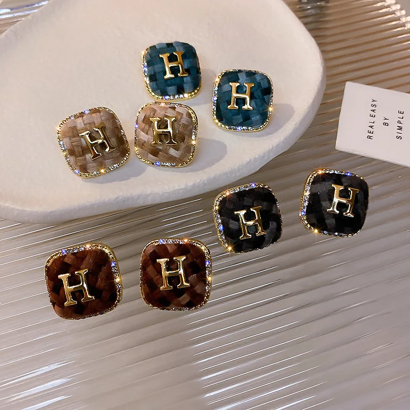 

Yingchao 2022 Fashion S925 Sliver Needle Luxury Crystal Geometry Star Heart Hoop Pendant Drop Stud Earrings for Women Jewelry