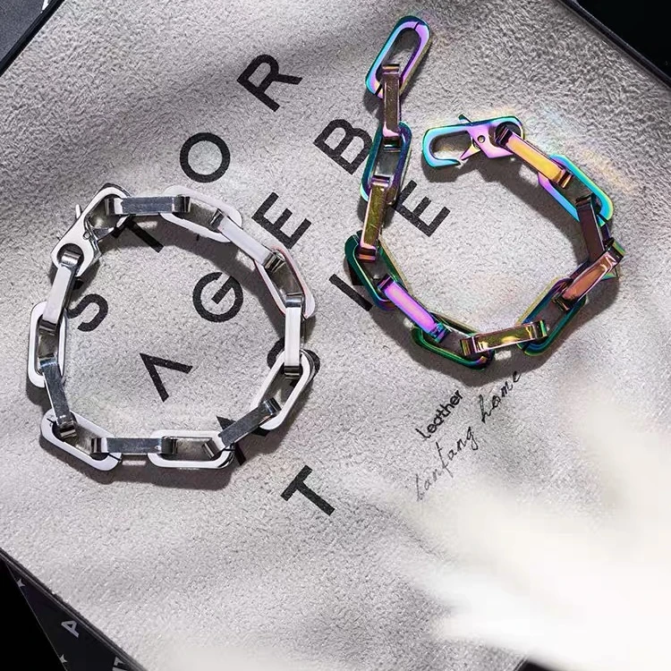 

20 $buckle design bracelet