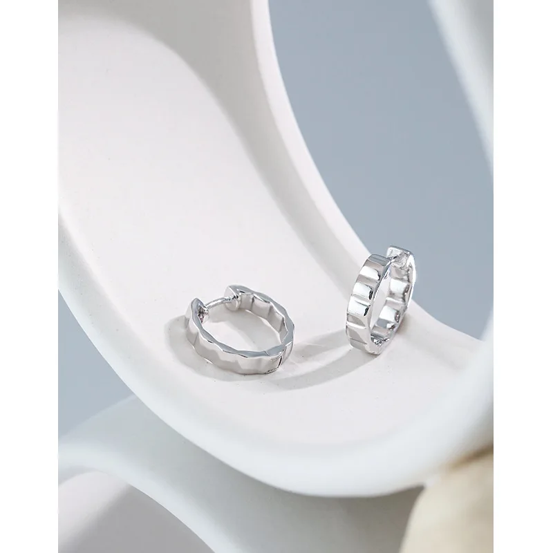 WMEB071 Hoop Earrings for Women 18K Gold Plated 925 Sterling Silver Hypoallergenic Dainty Minimalist Geometric Wavy Hoops