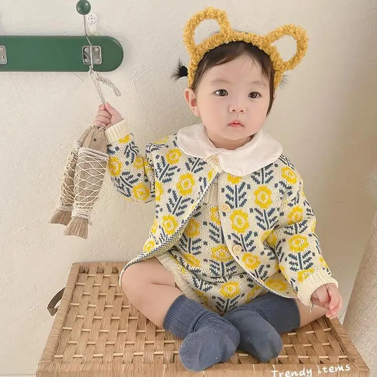 

2022 spring baby suits clothes baby sweater flower-carrying baby girl knitted cardigan + romper crawling suit two-piece set