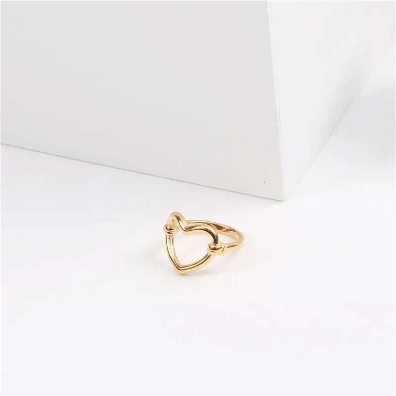 

Fashion 18K Gold Plated Stainless Steel Hollow Heart Women Hand Ring Jewelry, Customized color