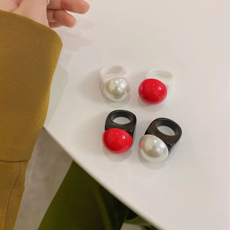 

Trendy Geometric Creative Resin Black White Acrylic Imitation Pearl Ring Women Girl Simple Jewelry Accessories 202105