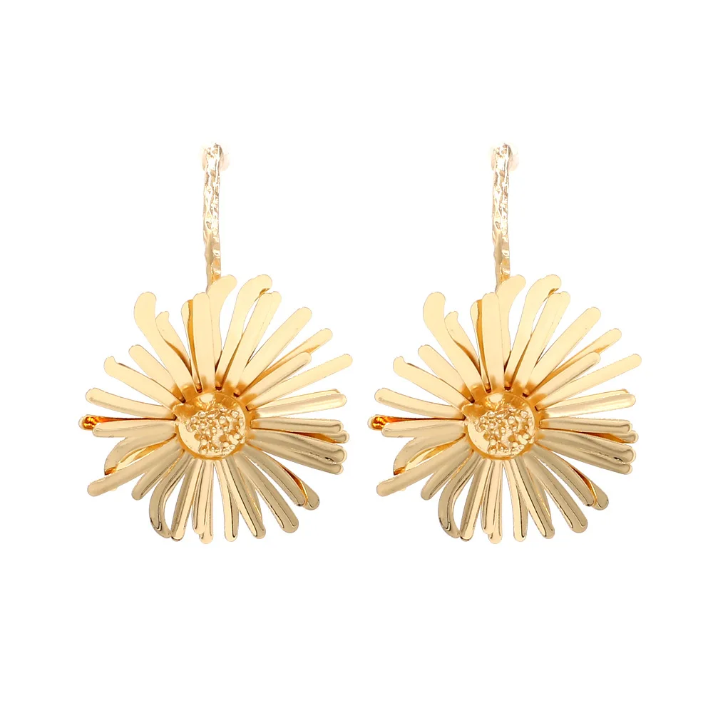 

JUHU New exaggerated gold chrysanthemum earrings simple creative street flower earrings metal alloy jewelry for women gift