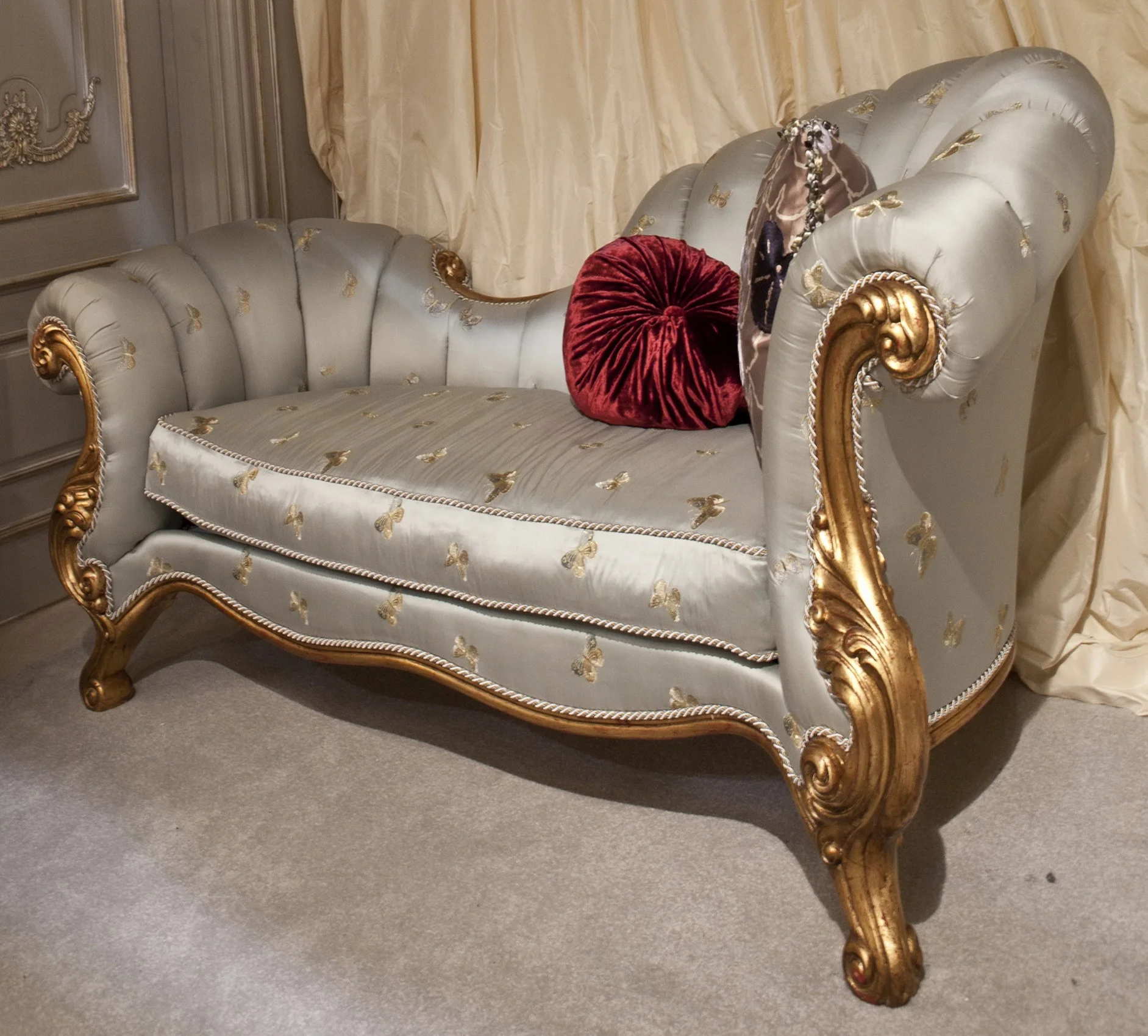Indian Wedding Gold Curved 2 Seater White Solid Wood Sofa Garden Indian Wedding Gold Curved 2 Seater