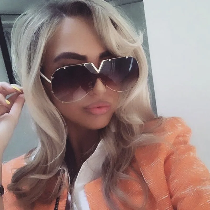 

Famous Brand Designer Glasses Fashion Oversized Sunglasses Women Metal Gradient Sun Glasses Shades