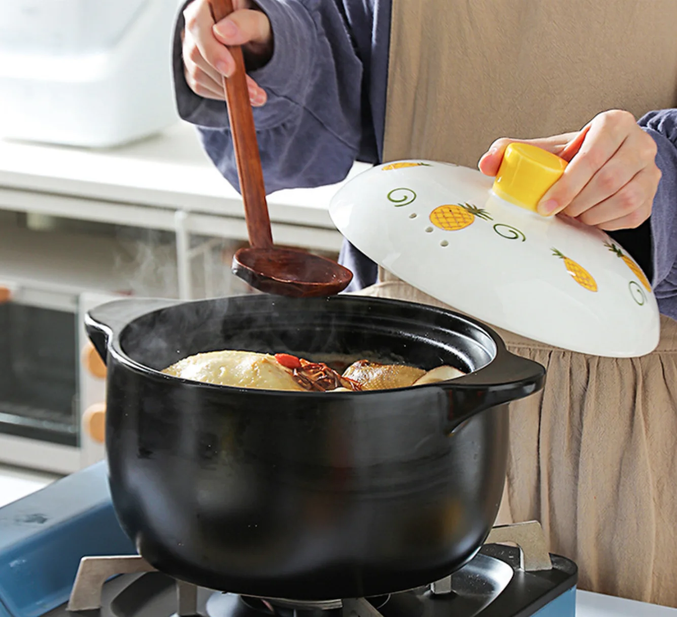 

Large-capacity open flame high temperature resistant non-stick ceramic casserole with lid, White