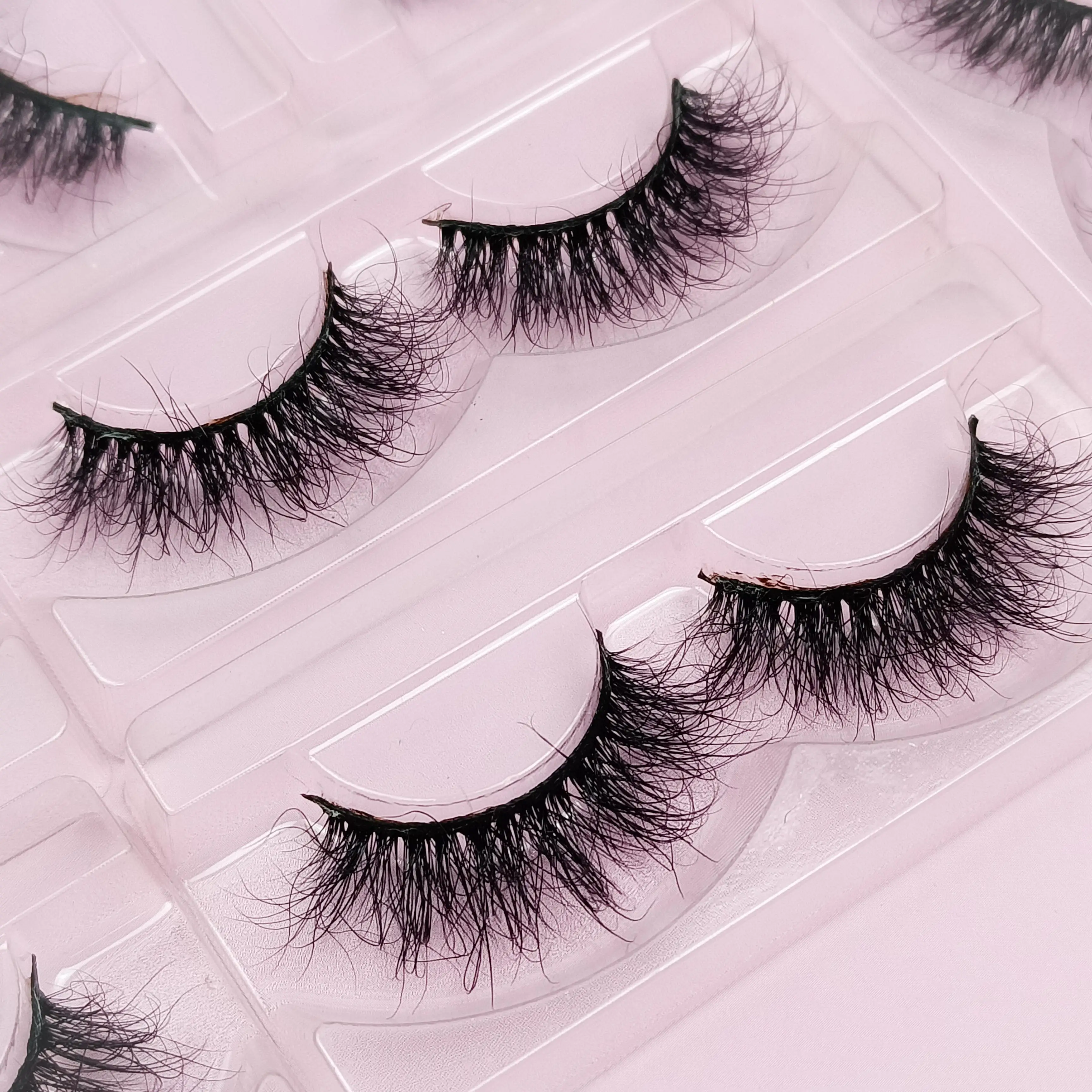 

Wholesale Free Box 5D Dramatic Lashes 18mm Weely Sales 0.7$ Hot Selling Fluffy Wispy Mink Eyelashes, Black