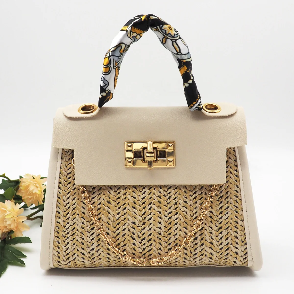

2021 high quality wholesale woven ladies beach bags fashion trend handbags chain Lock messenger bags women clutch, Picture