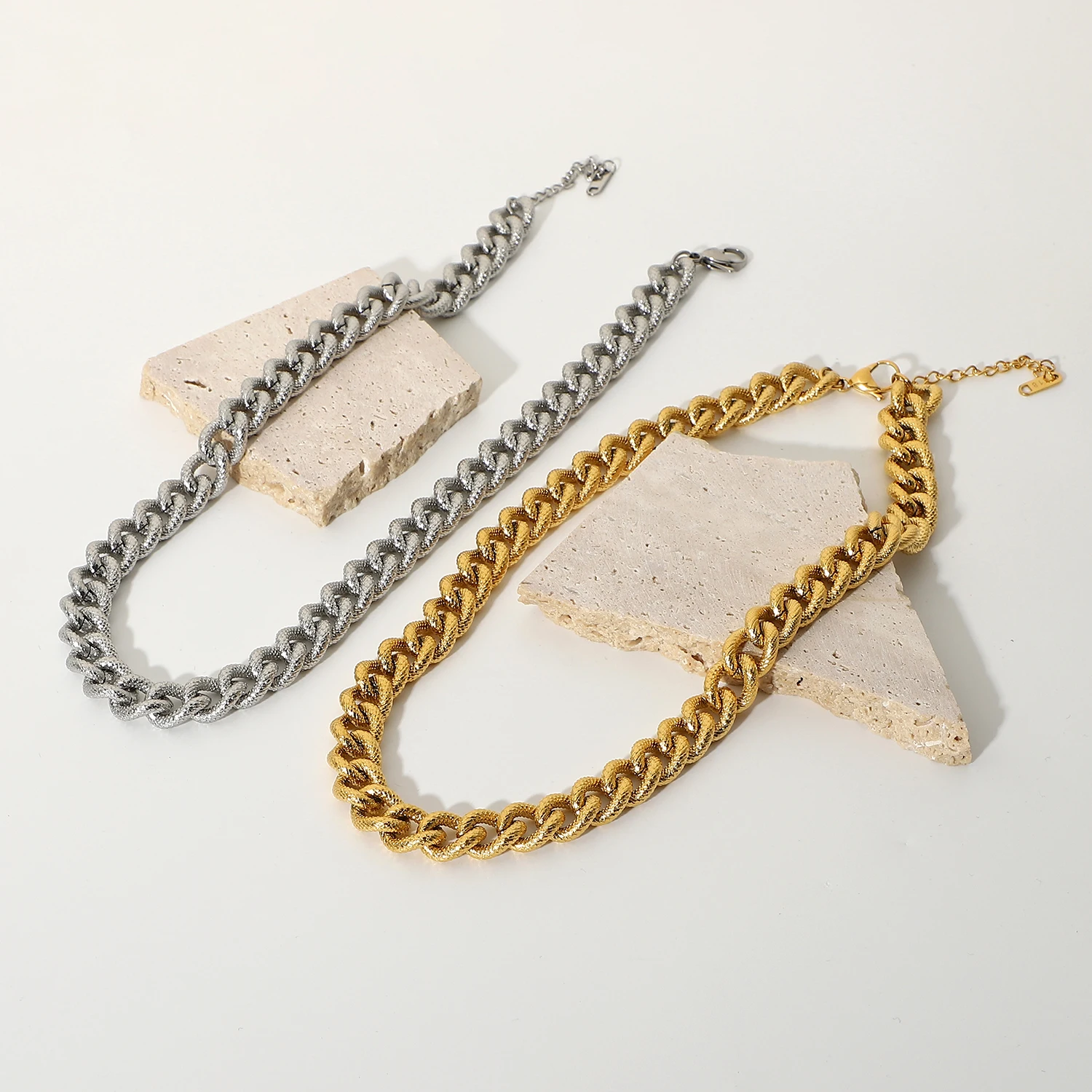 

2021 Trendy Jewelry 18K Gold Plated Stainless Steel Gold Plated Twisted Cable Round Link O Chain necklace Chunky gold Cuban Cha