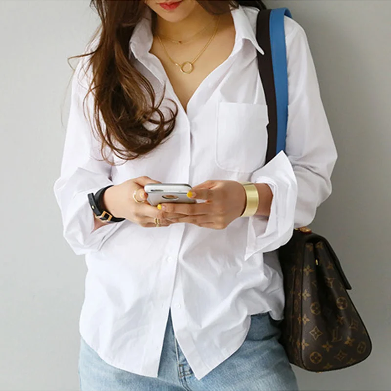 Woman white shirt.png