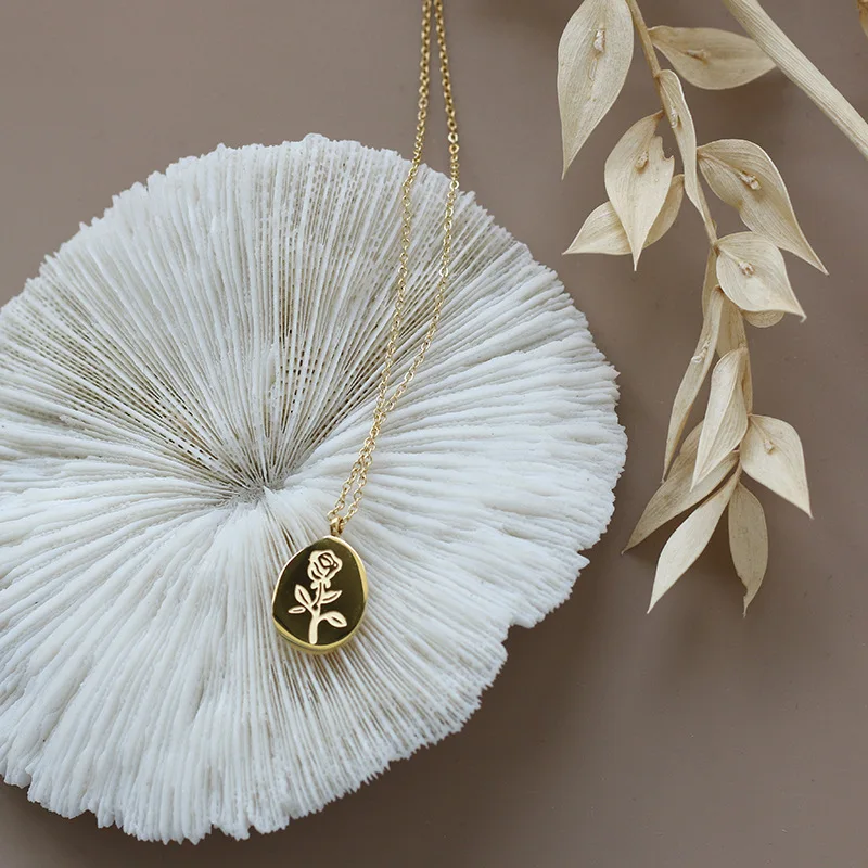 

Dainty Oval Water Drop Shape Charm Necklace Stainless Steel 18K Gold Plated Rose Flower Necklace For Women
