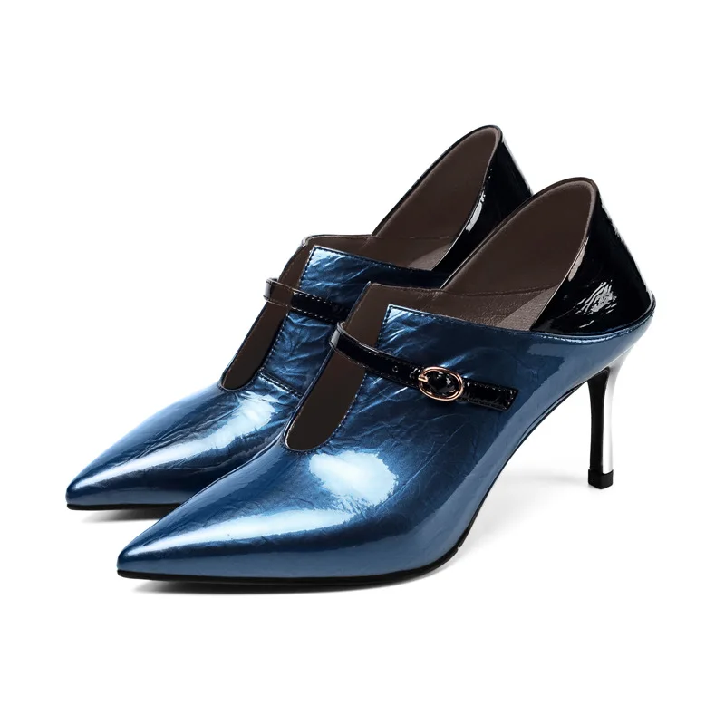 should women's belt match shoes