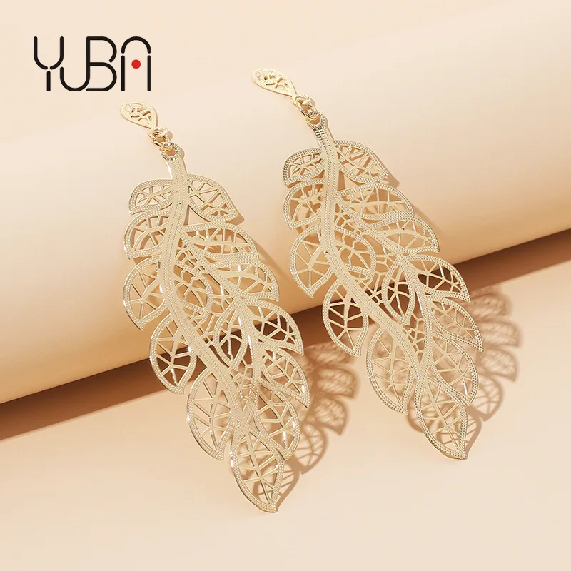 

Exaggerated personality Custom Wholesale Cheap price charming luxurious Plating Gold Metal hollow leaf earrings