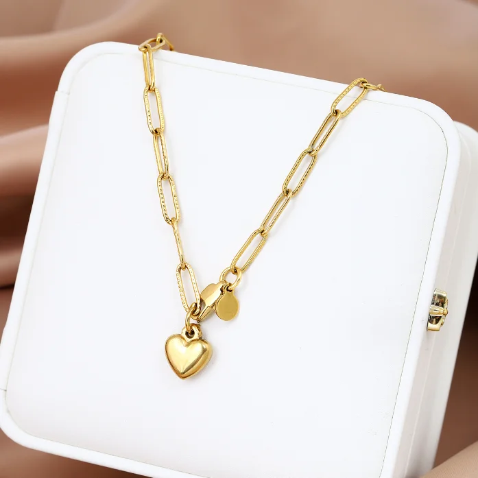 

New Stainless Steel Gold Heart Pendant Necklace Women's Collarbone Chain Jewelry Wholesale