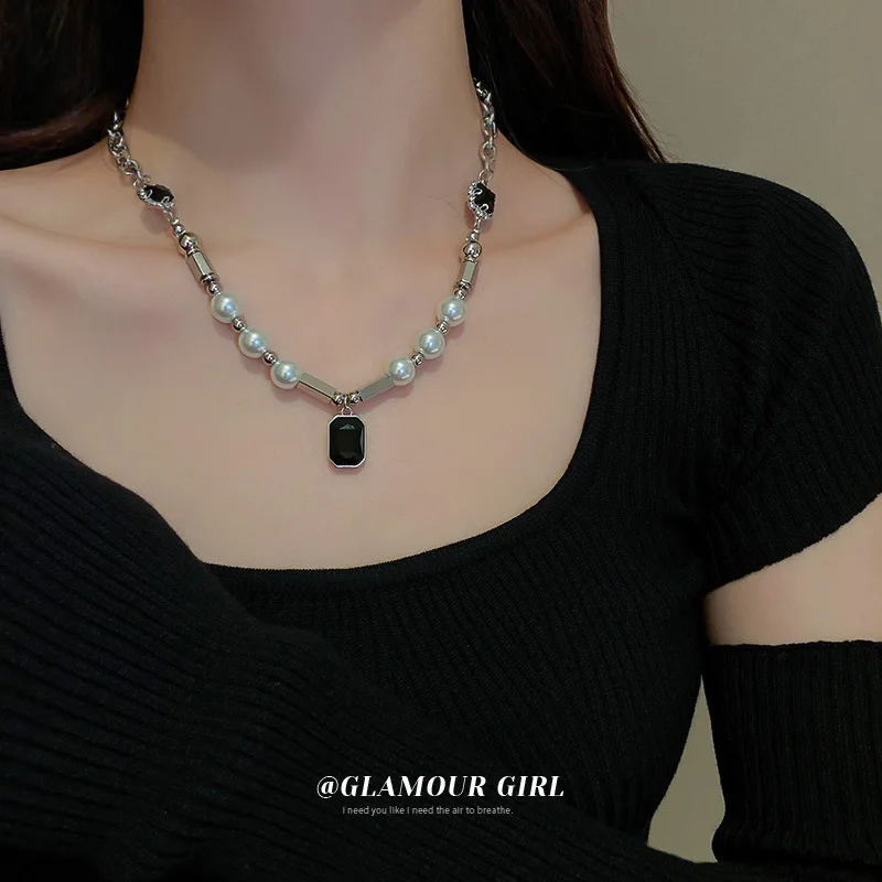 

fashion quality square crystal simple pendant necklace