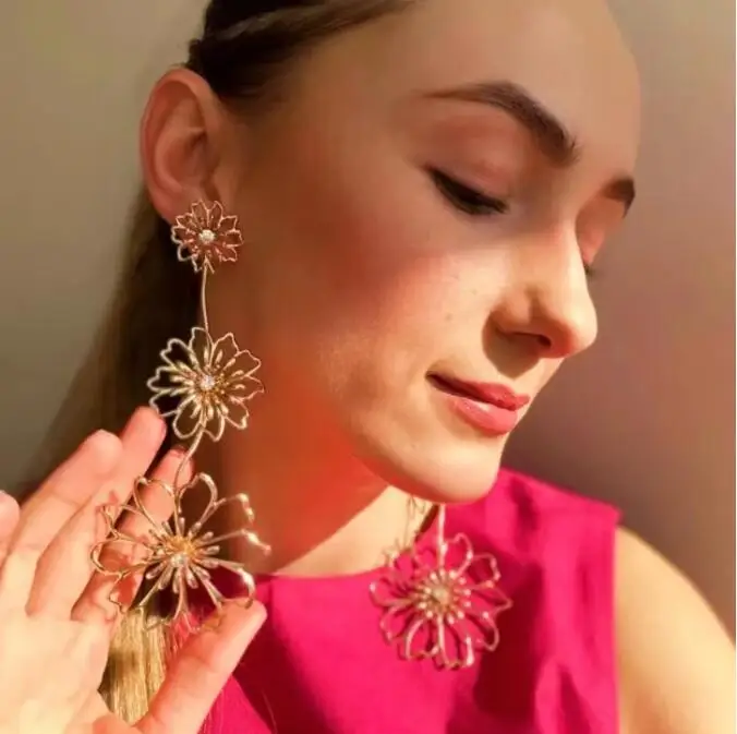 

2023 Za New designer gold plated Long Metal Flower drop Earrings women Fashion rhinestone crystal Flower Earrings wholesale