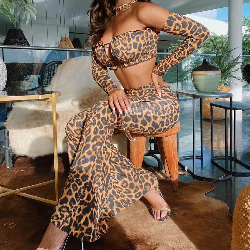 

S4050C casual strapless chest wrap two pieces set 2021 leopard print sexy off shoulder chest wrap top flared pants two-piece set, As picture