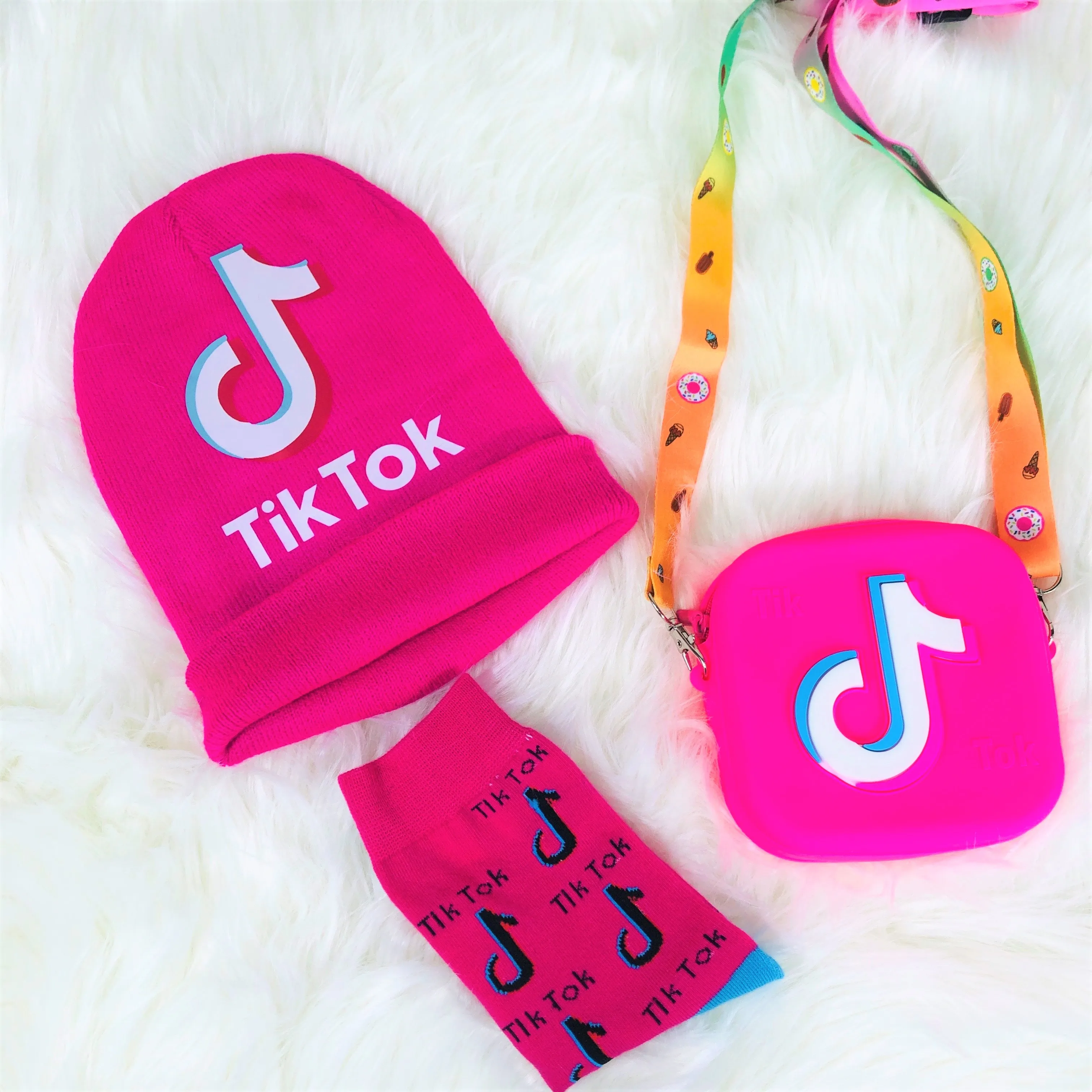 

Hot selling cartoon Tik Tok pattern square bags coin purses for girls socks matching mini silicon tiktok purse and hat set, 6 color