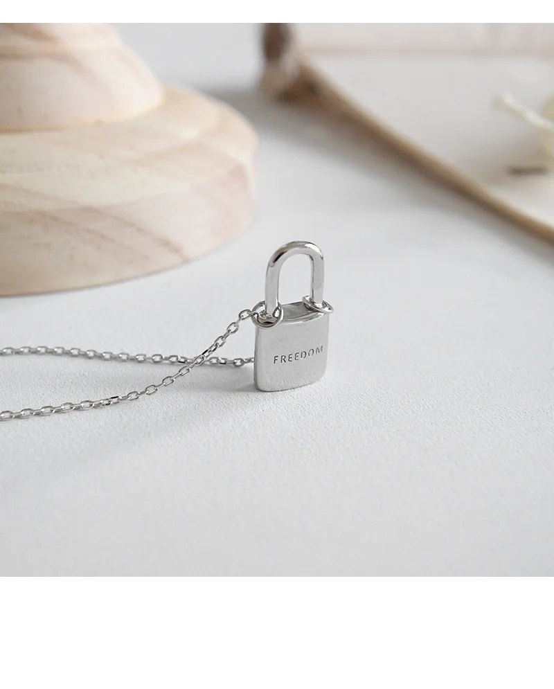 

Korean White Gold Plated Electroplated Crosss Chain Sterling Silver Necklace S925 Sterling Silver Freedom Lock Pendant Necklace