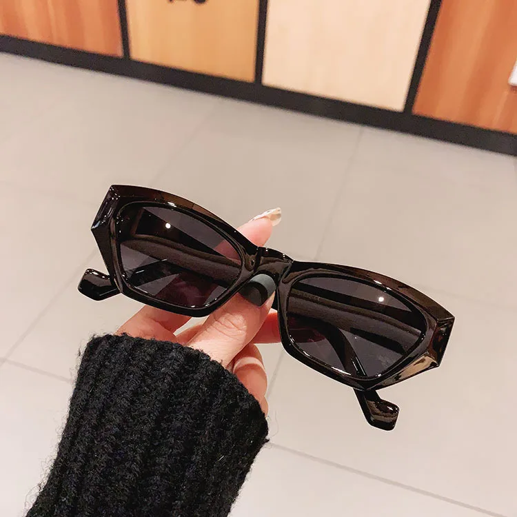 

Hot selling customized logo outdoor PC lens UV400 trending sunglasses fashionable