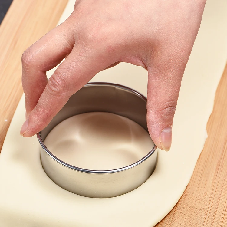 

11pcs Stainless Steel Circle Pastry Baking Ring Molds Round Cookie Biscuit Cutter Set For Donuts With Tin Box