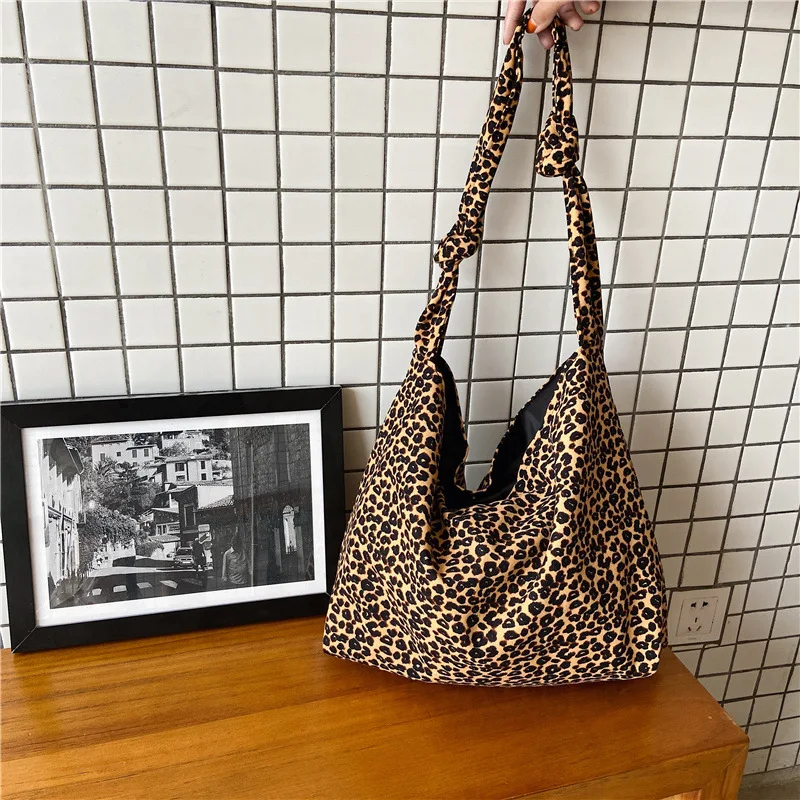 

Fashion Custom Leopard Printing Ladies Crossbody tote handbag Large Capacity Shopping Canvas Bag Wholesale, Customized color