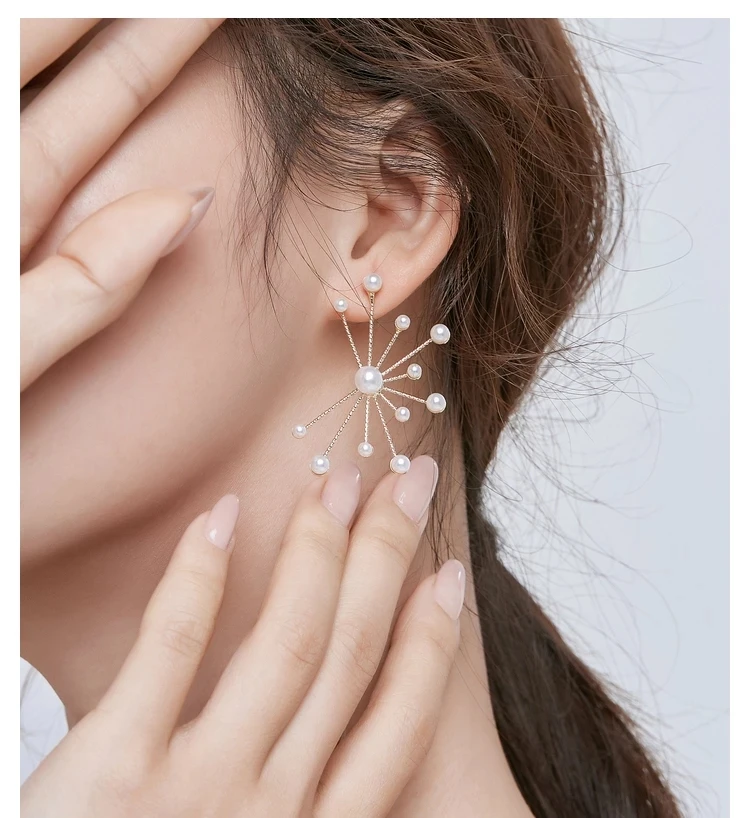 

Fashion Exquisite Flower Earrings Party Jewelry Gifts Korea 2021 New Luxury The Letter M Crystal Pendant Earrings for Women, Many colors fyi