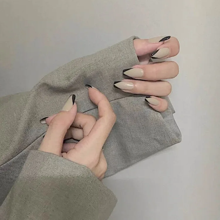 

Ballet Grey Black French Style Trapezoidal Wearable Removable Long Nail Patch, Gray