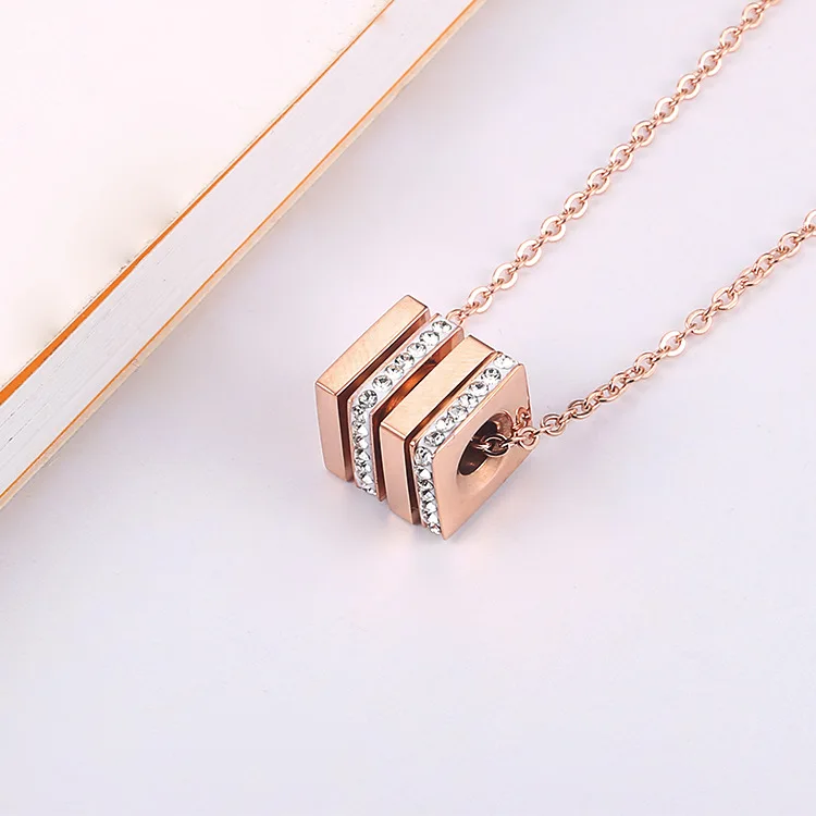 

2022 New Design Stainless Steel Rose Gold Plated Geometry Pendant Necklace
