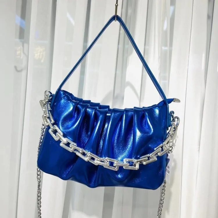 

2022 Fashion Luxury Wave Crossbody Thick Chain Pleated Handbag Design Soft Pu Leather Shoulder Underarm Shiny Cloud Bags