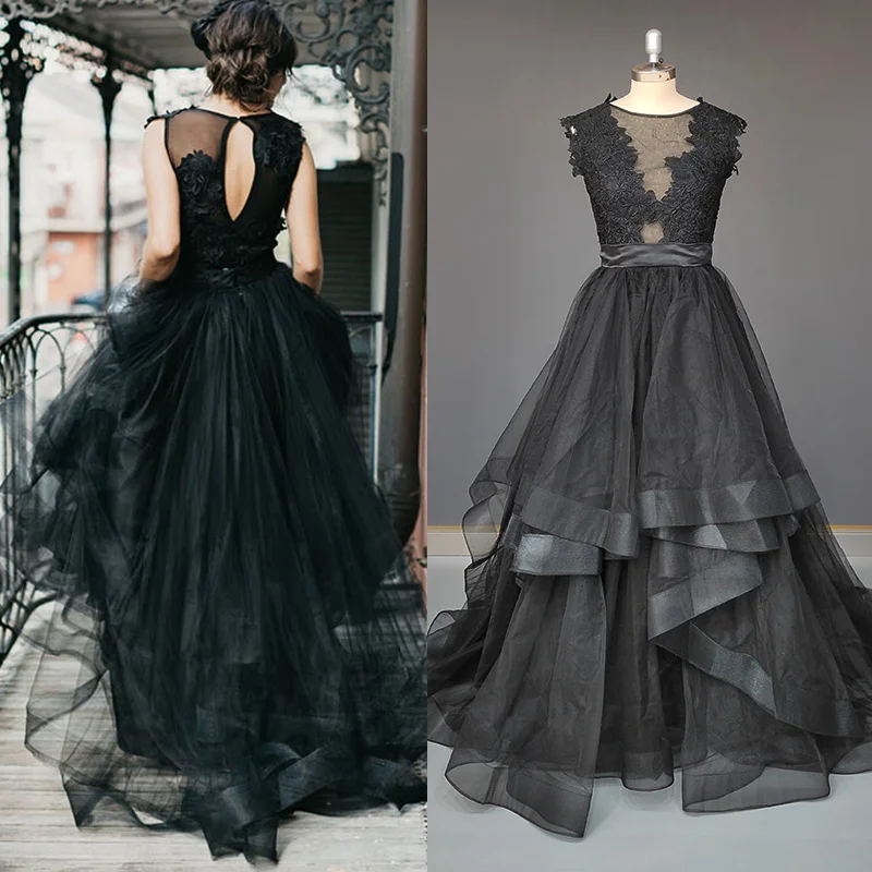 

8316# Elegant Sleeveless Black Sweep Train Tulle Wedding Dress A-Line Backless Scoop Lace Applique Tiered Wedding Bridal Gown