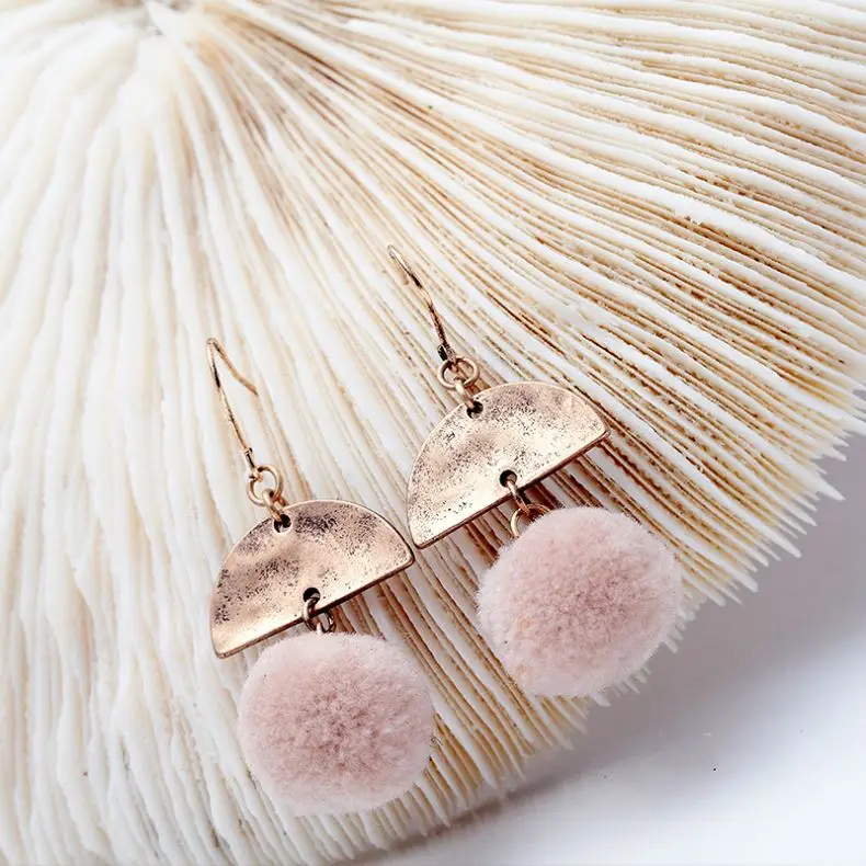 

2021 Retro handmade delicate pink ball drop & dangle earrings fashion pompom earring for women, Antique gold