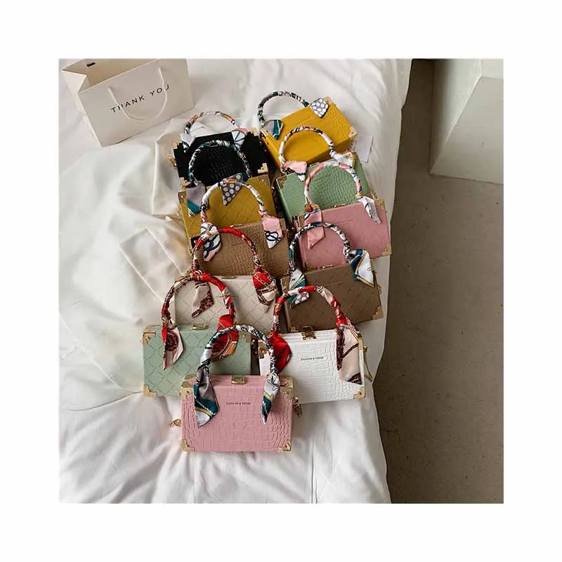 

Luxury Stone Pattern Small Square Bag Women New Silk Scarf Handbags Texture Chain Underarm Bag Designer Diamond Lattice Purses