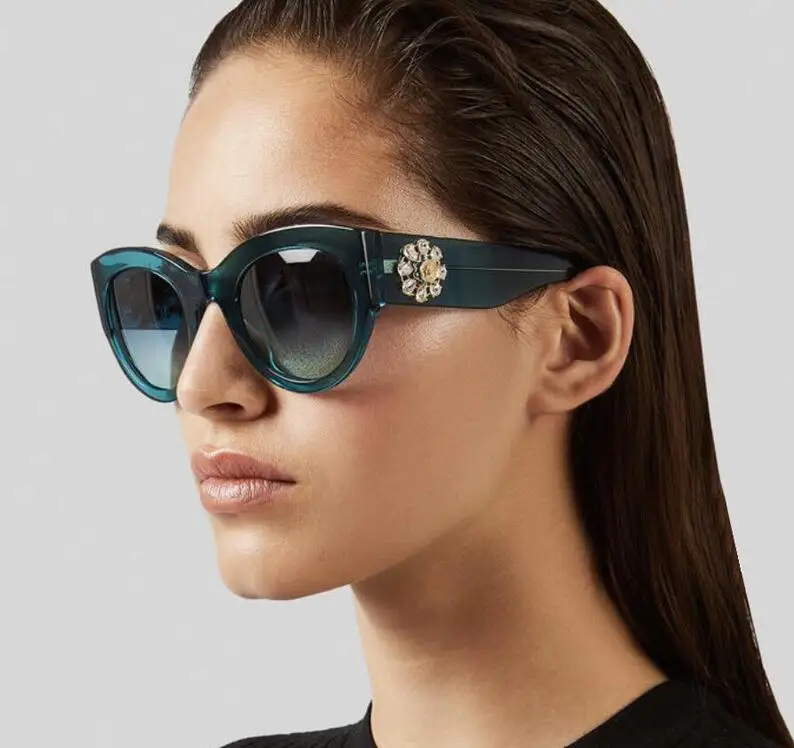 

2020 New Fashion Personalized Metal Decorative Women Sunglasses Irregular Small Frame Lady Sunglasses UV400 de sol