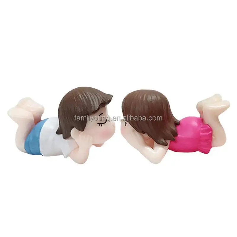 

2Pcs/Pair Cute Miniature Lovers Figurines Decor Lying On Front Lovers Boy Girl Garden Micro Landscape for Dollhouse Decoration