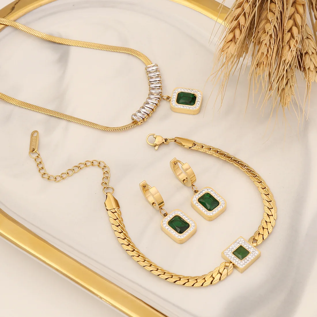 

Waterproof Gold Plated Stainless Steel Cuban Sweater Chain Emerald Crystal Pendant Necklace Earrings Bracelet Women Jewelry Sets