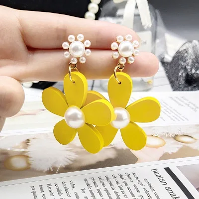 

New Fashion Women Multi Flower Pearl Wooden Drop Earrings Yellow Flower Wood Earring for Girls