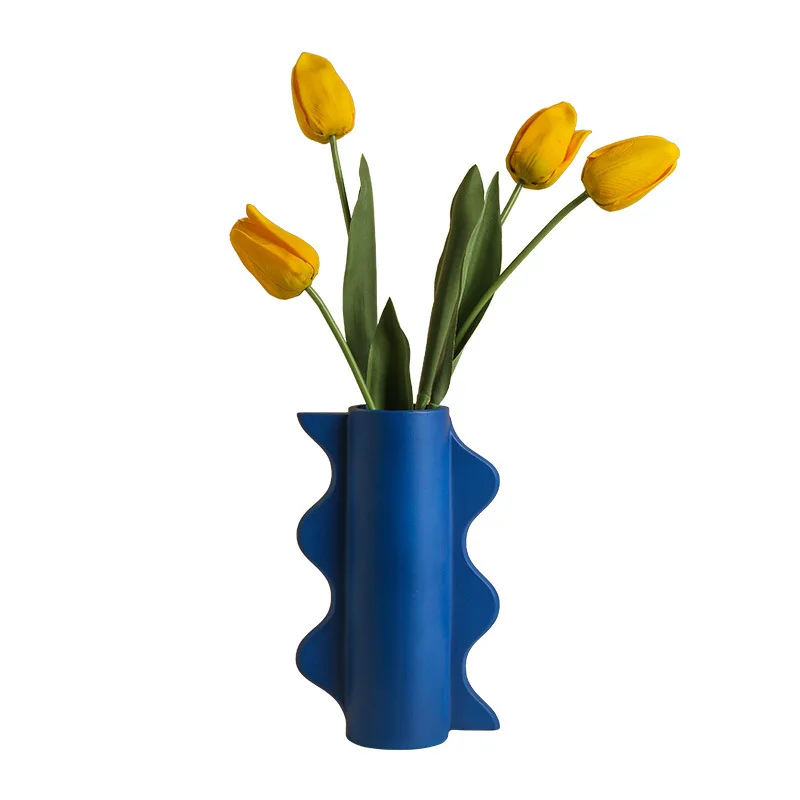

Creative Design Personalised Simple Porcelain Vases Hand Made Klein Blue Geometry Ceramic Vase For Hotel Model Room Art Decor