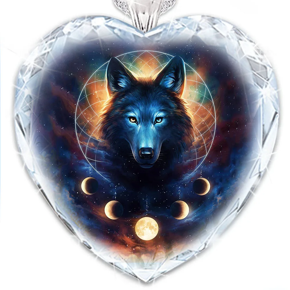 

New hip-hop witch clan wolf head moon horror exaggerated heart-shaped crystal pendant necklace