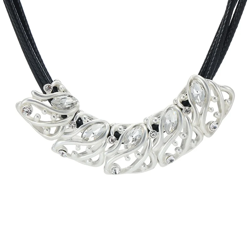 

Fashionable Crystal Hollow Alloy Cylindrical Bib Chunky Statement Choker Collar Women Jewelry