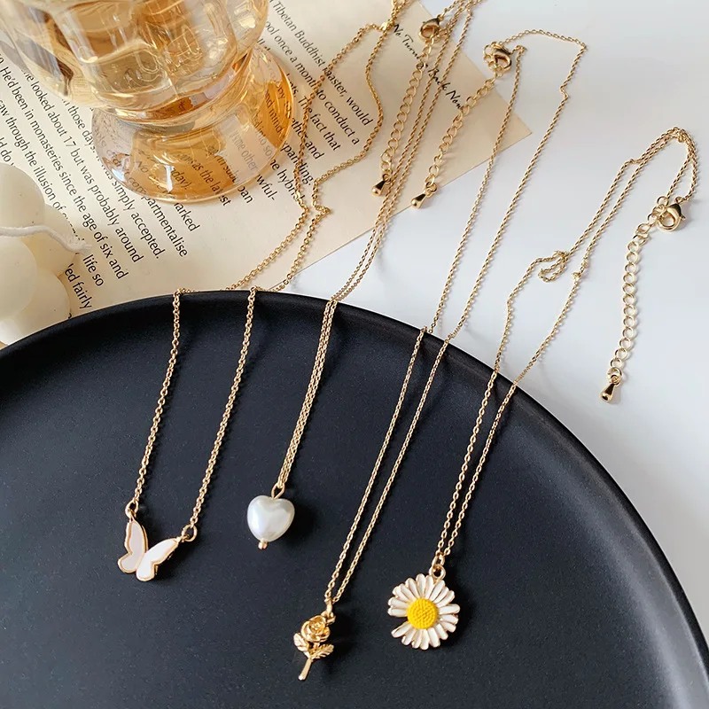 

Exquisite Dainty Pearl Necklace Daisy Pendant Metal Rose Flower Necklace Butterfly Clavicle Chain, Gold,silver