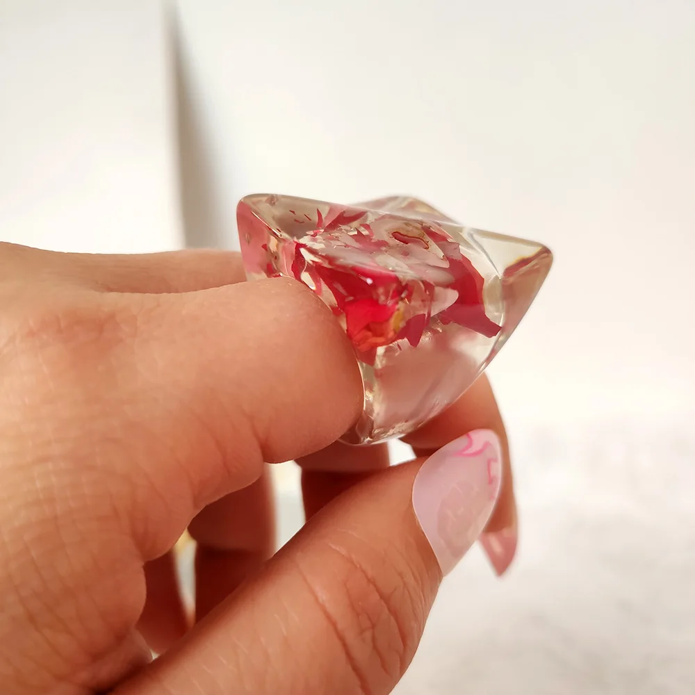 

2021 New Trendy Jewelry Design Clear Transparent Chunky Ring Flower Mixed Resin Rings For Mother's Gift