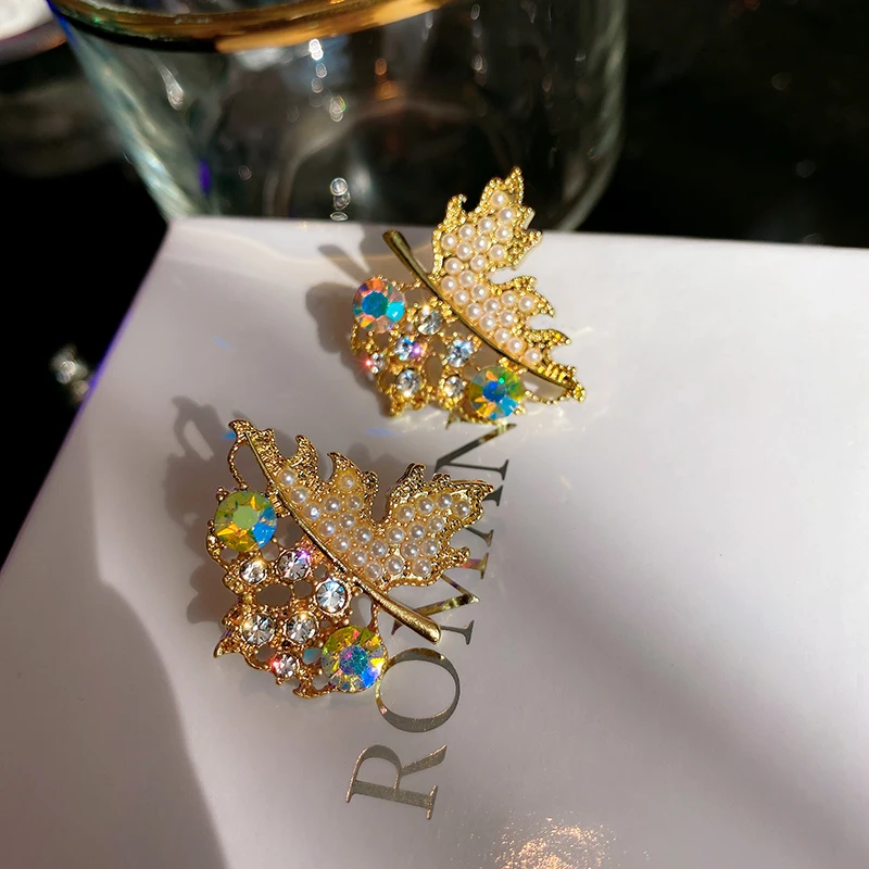 

trendy fashion hollow crystal leaf gold earrings studs