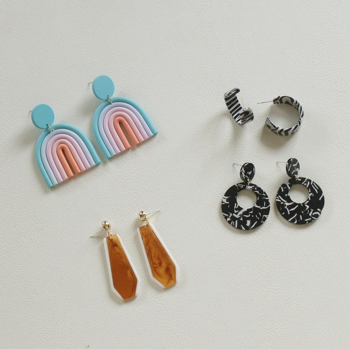 

JUHU New creative cute acrylic Black and white cow pattern earrings cute fashion style earrings jewelry wholesale for women, Pink/blue