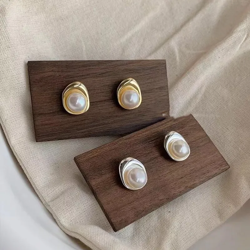 

2023 Fashion Selling Korean Golden Bean Pearl Hoop Earrings Bridal Accessories For Women