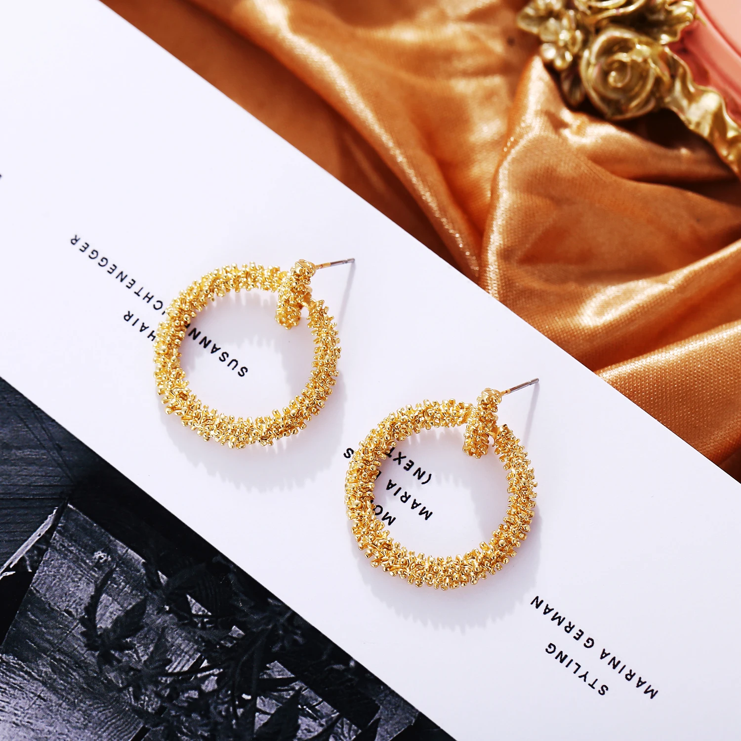 

5009151 New Big Circle Round Hoop Earrings Women Fashion Statement Golden Punk Charm Party Jewelry Earrings