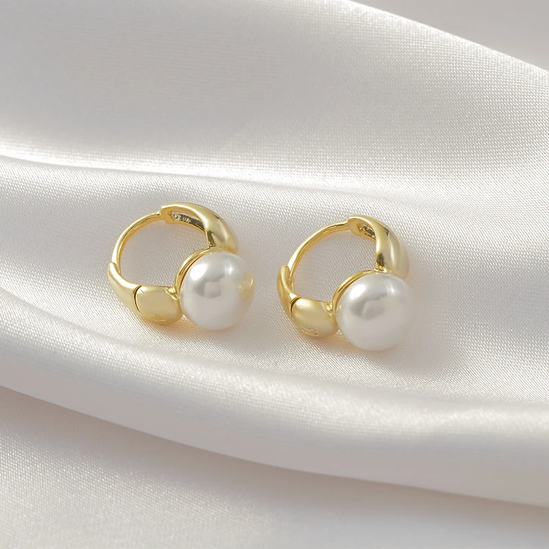 

ED896738 Korean cute pearl hypoallergenic huggie hoop earrings fashion 14K gold plated women jewelry