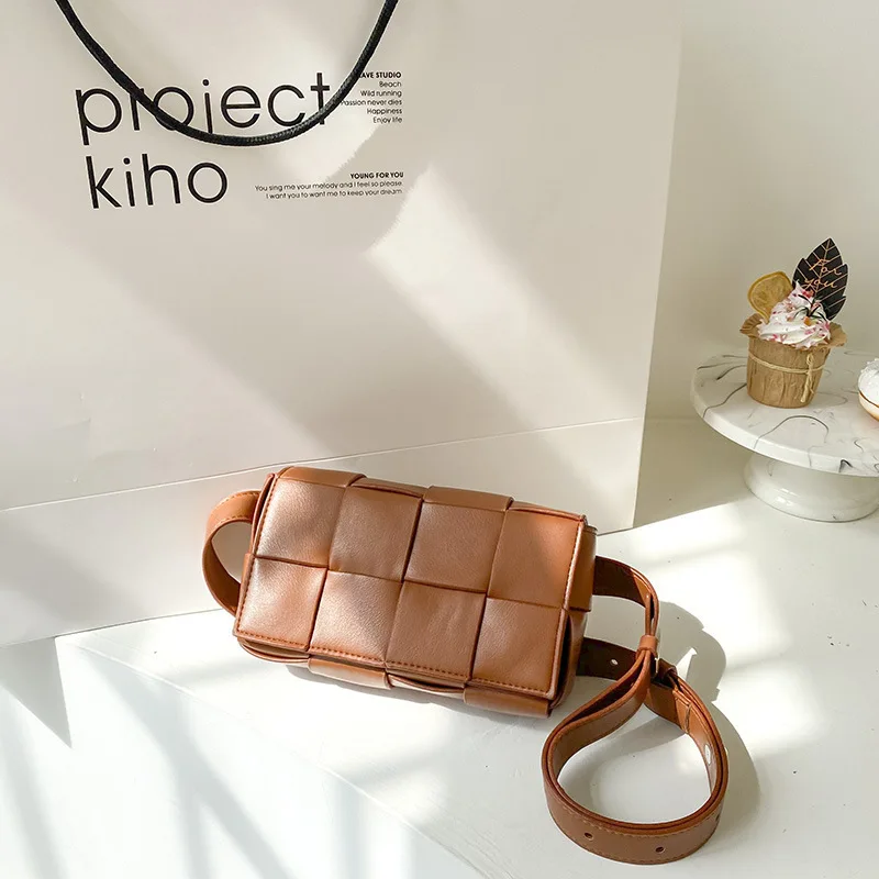 

2021 new European and American same woven small waist bag women hand bags