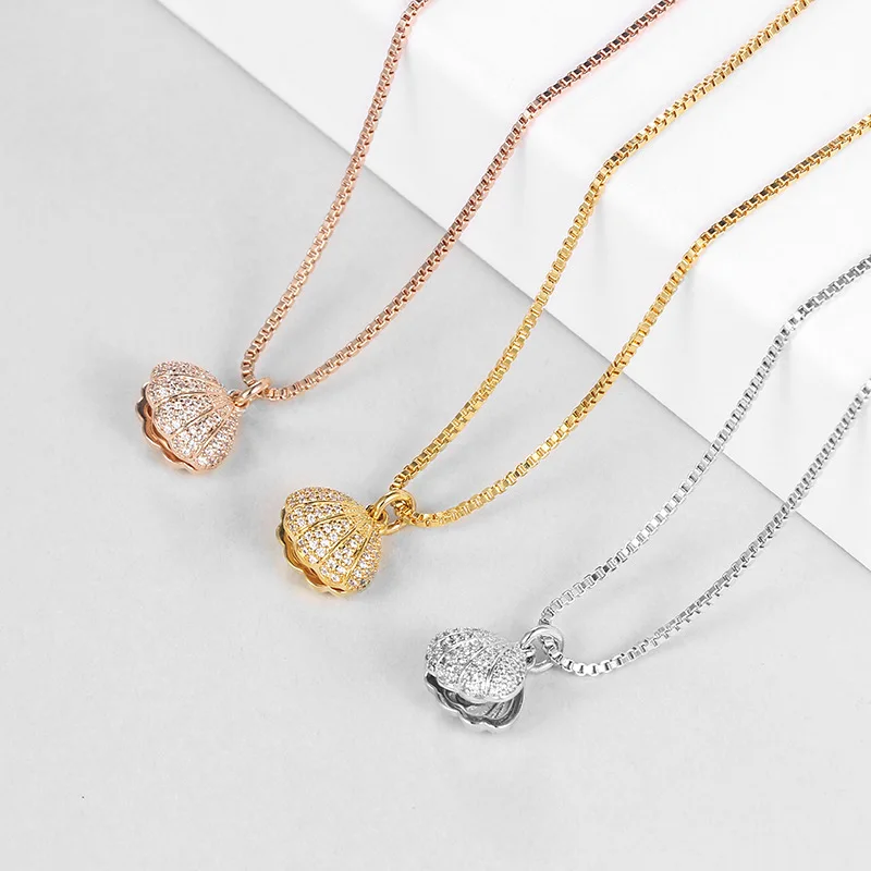 

Pearl oyster pendant necklace